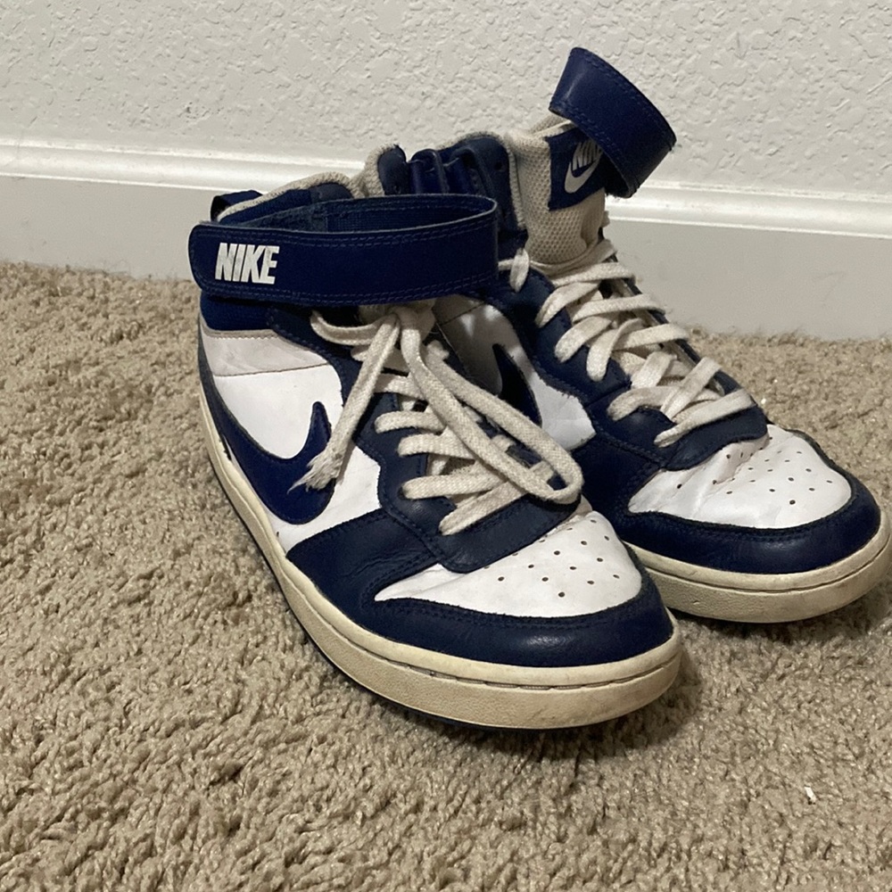 Nike court Burrough blue size 6 kids shoe